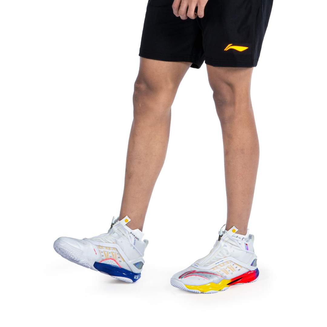 Guy wearing Li-Ning Ranger V Badminton shoes- White