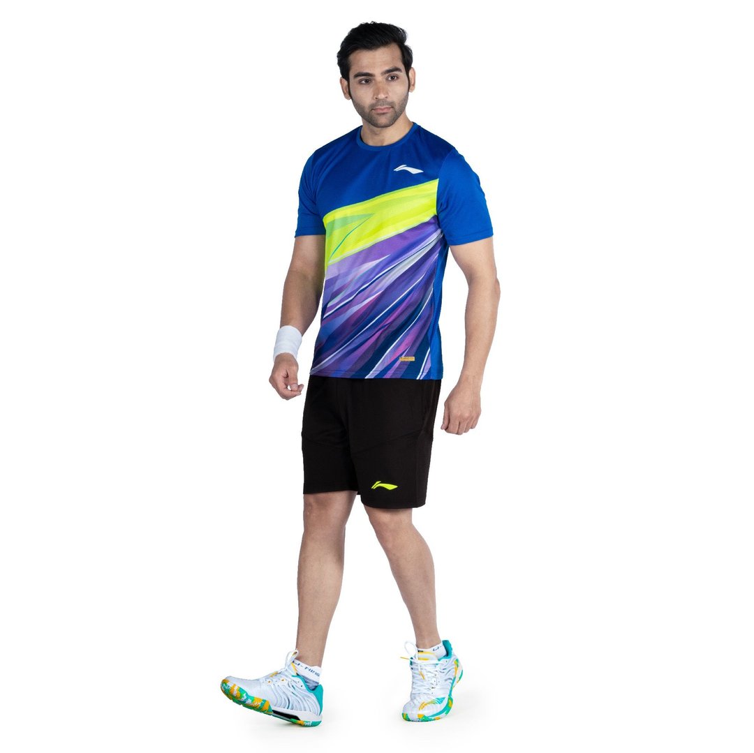 Guy wearing Li-Ning Cool shark III Badminton shoes